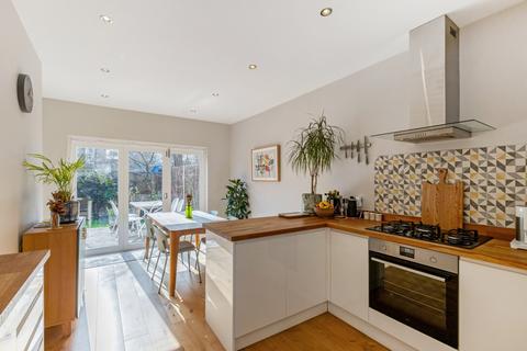 4 bedroom terraced house to rent, Station Road London SE20