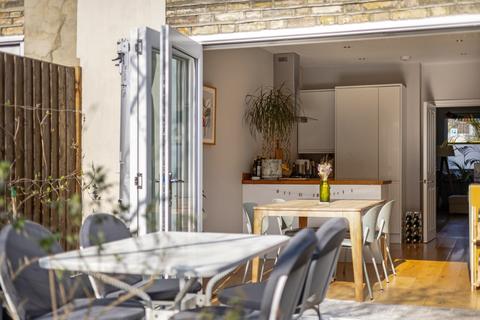 4 bedroom terraced house to rent, Station Road London SE20