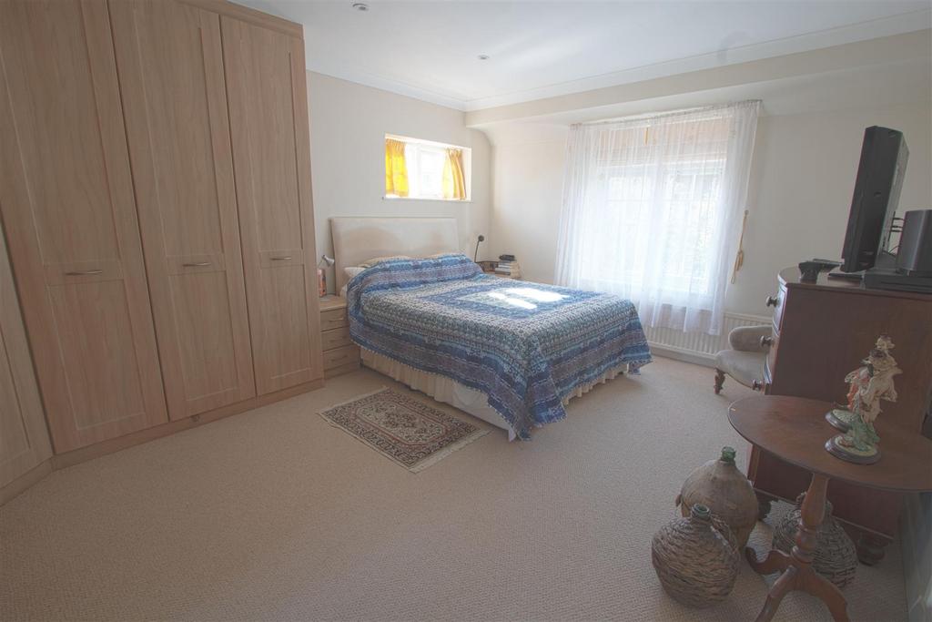 BEDROOM 1.jpg