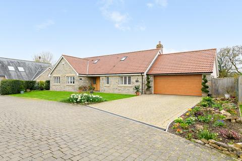 5 bedroom chalet for sale, Laurels Drive, Barton St. David