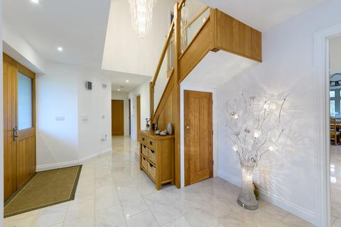 5 bedroom chalet for sale, Laurels Drive, Barton St. David