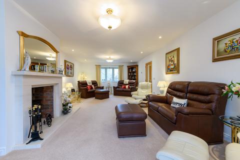 5 bedroom chalet for sale, Laurels Drive, Barton St. David