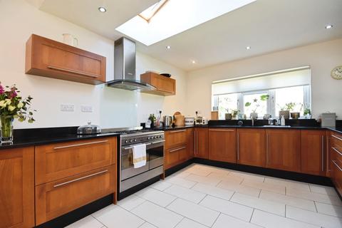 3 bedroom semi-detached house for sale, Fifth Avenue, Chelmsford