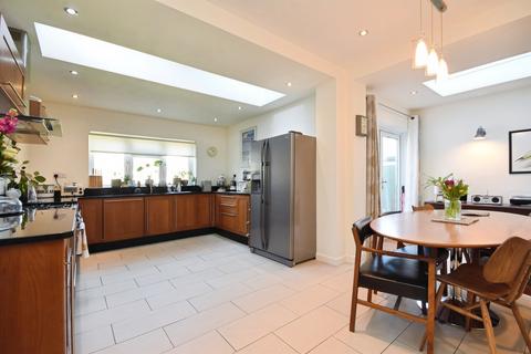 3 bedroom semi-detached house for sale, Fifth Avenue, Chelmsford
