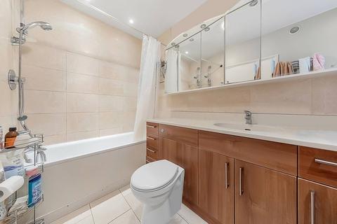 2 bedroom flat to rent, Abbeville Road, Clapham, London, SW4