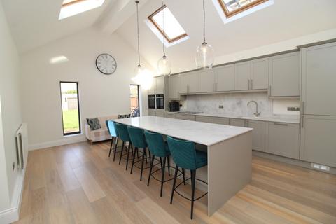 4 bedroom detached house for sale, Little Glen Road, Leicester LE2