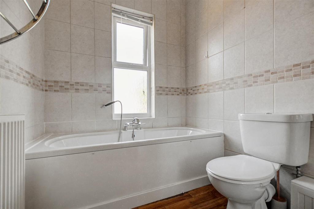 Bathroom 2.jpeg