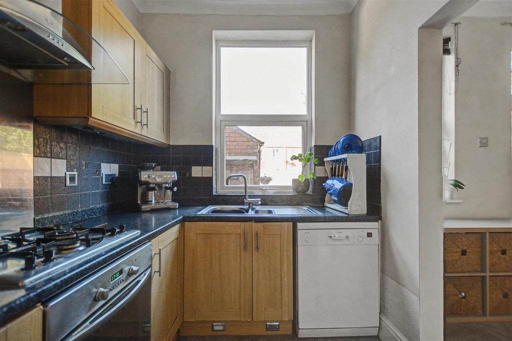 Kitchen 2.jpeg