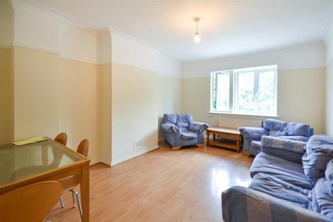 undefined, Epsom Road, Morden SM4