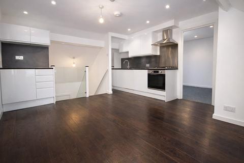 2 bedroom apartment to rent, Holmesdale Road, London, SE25