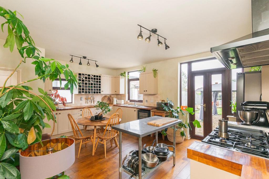 8 C5 RBH - Kitchen Diner E.jpg