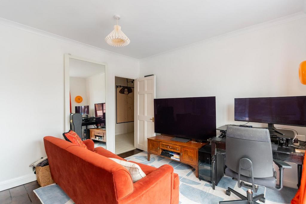 8 C5 RBH - Bedroom H.jpg