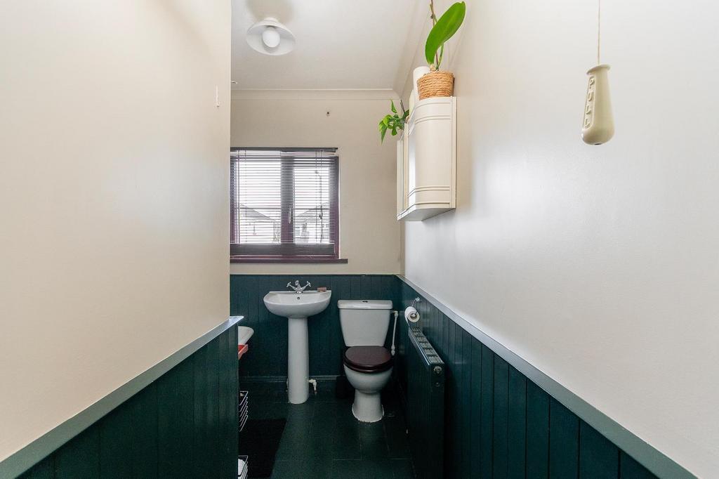 8 C5 RBH - Bathroom B.jpg