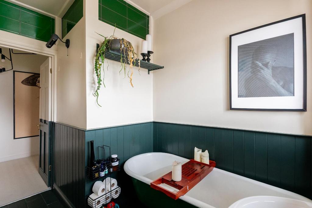 8 C5 RBH - Bathroom A.jpg