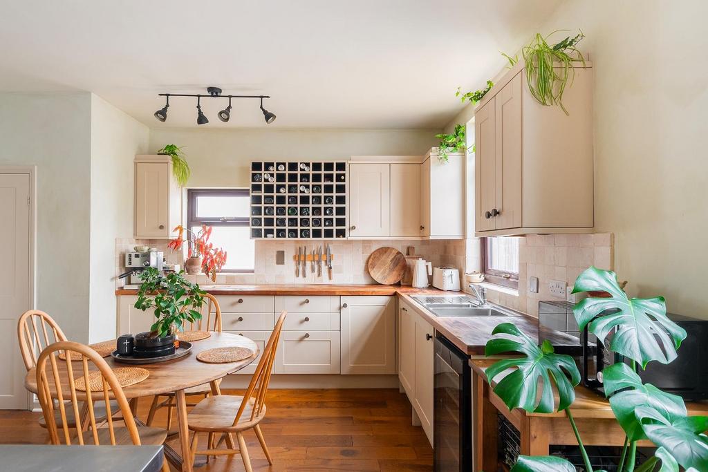 8 C5 RBH - Kitchen Diner B.jpg