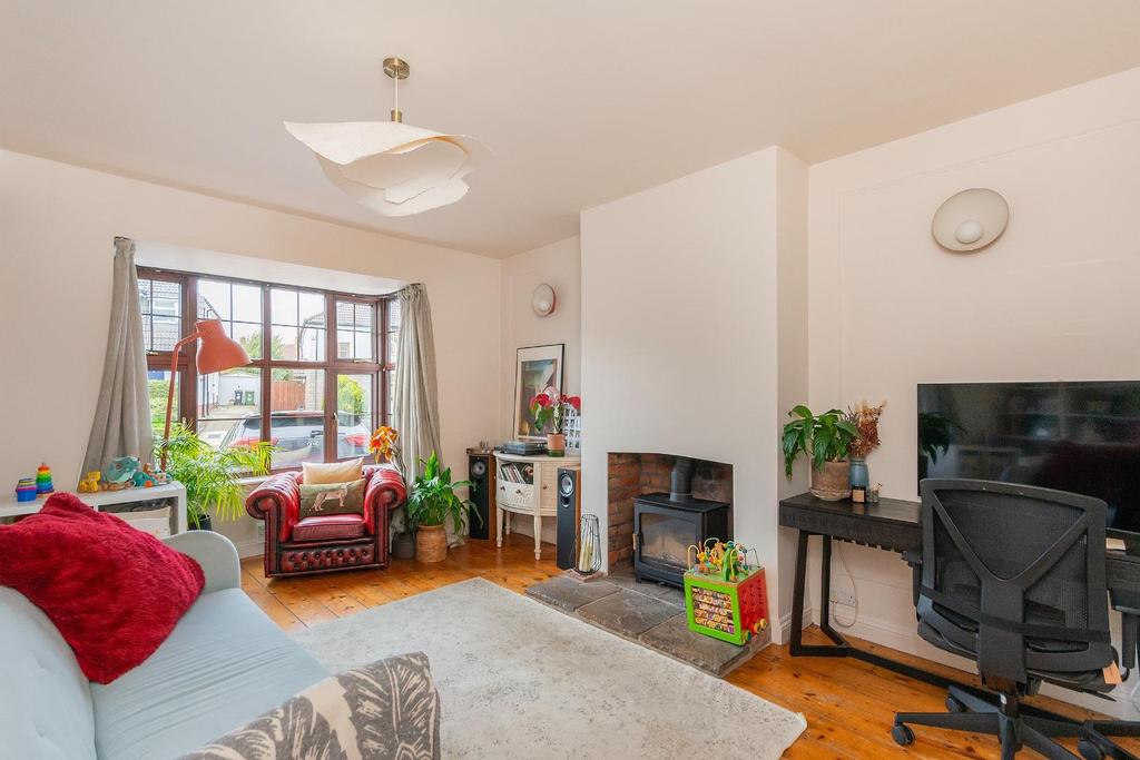 8 C5 RBH - Living Room E.jpg