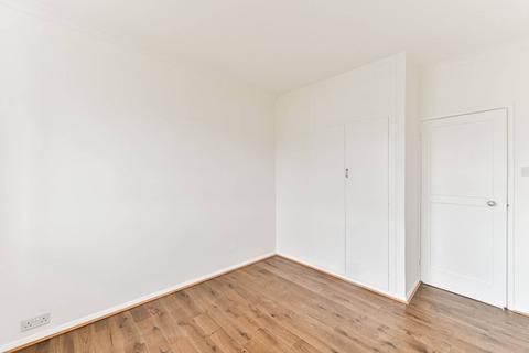 2 bedroom flat to rent, Churchill Gardens, Pimlico, London, SW1V