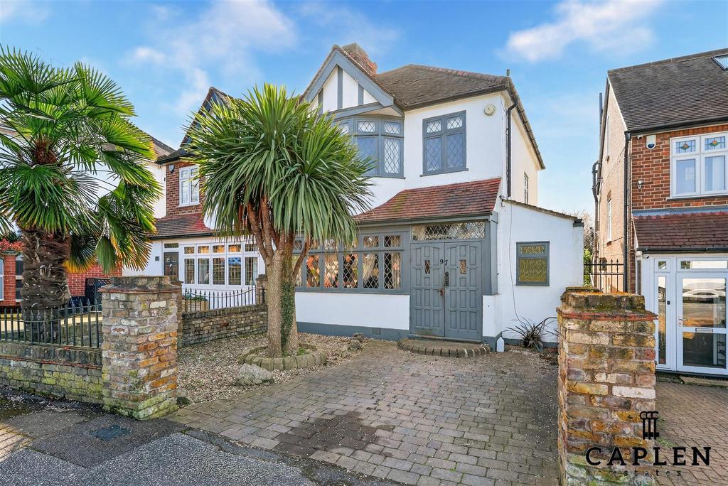 Detached house exterior, driveway