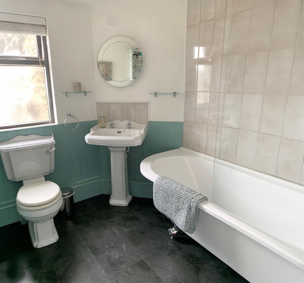Bathroom 2.jpg