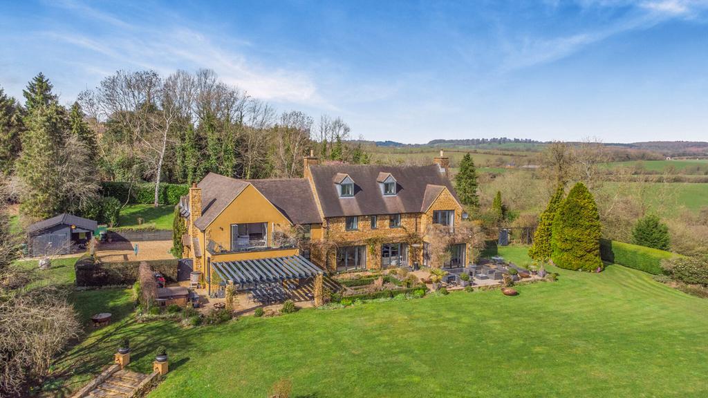 6 bedroom detached house for sale