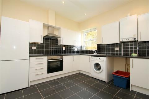 4 bedroom maisonette to rent, Elmwood Avenue, Feltham, TW13