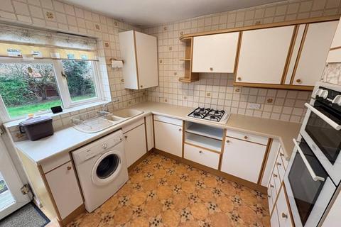 2 bedroom bungalow to rent, Sallow Avenue, Northampton