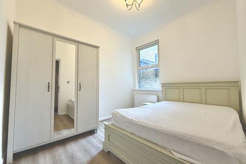 1 bedroom in a house share to rent, Hamilton Road, Wimbledon, SW19
