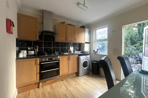 1 bedroom in a house share to rent, Hamilton Road, Wimbledon, SW19
