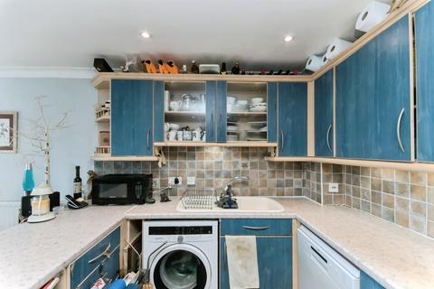 2 bedroom flat for sale, Bermuda Place, EASTBOURNE