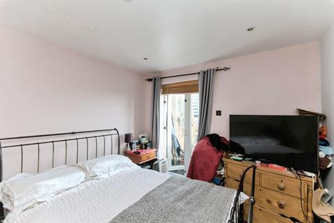 2 bedroom flat for sale, Bermuda Place, EASTBOURNE