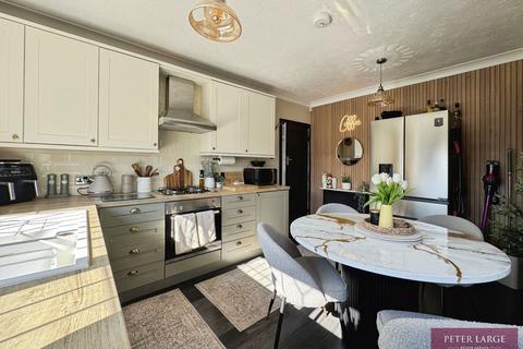 2 bedroom detached bungalow for sale, Regent Road, Rhyl, Denbs LL18 4BB