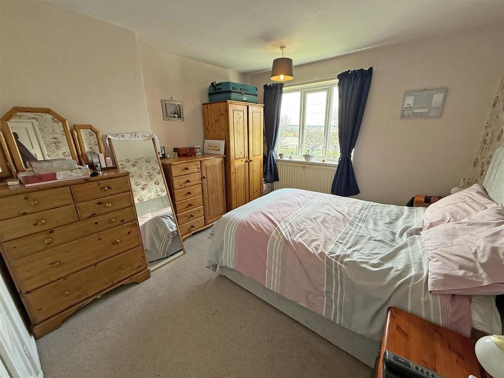 Bedroom 1.jpg