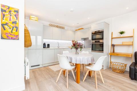 2 bedroom apartment to rent, London SW18