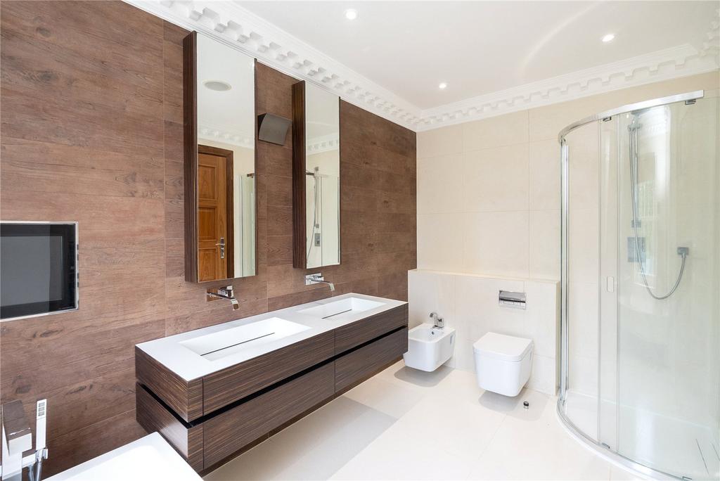 Principal Bathroom