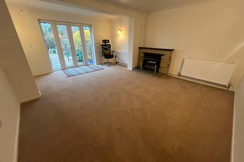 3 bedroom terraced house to rent, Crowhurst, Peterborough PE4