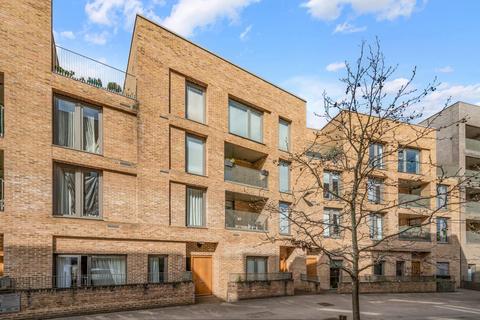 2 bedroom apartment for sale, Narrowboat Avenue, Brentford, TW8