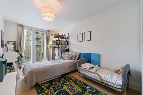 2 bedroom apartment for sale, Narrowboat Avenue, Brentford, TW8