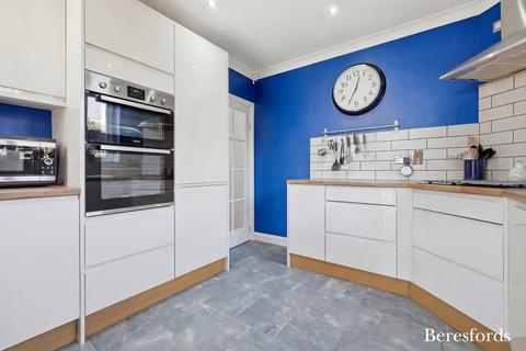 undefined, Leamington Road, Romford, RM3