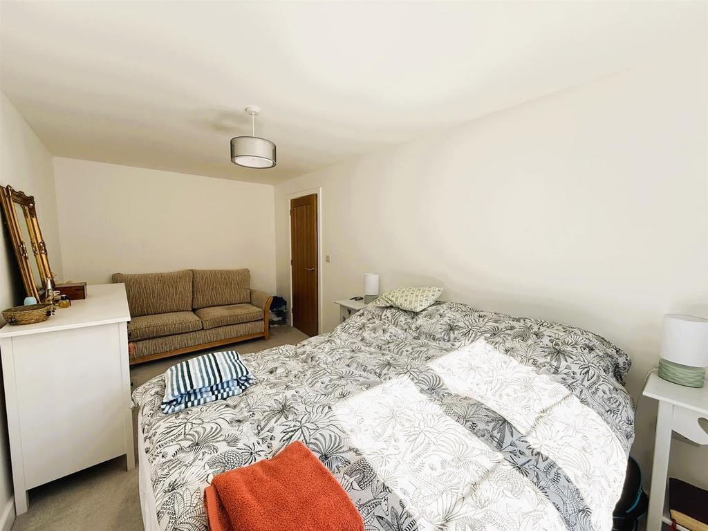 Rear bedroom