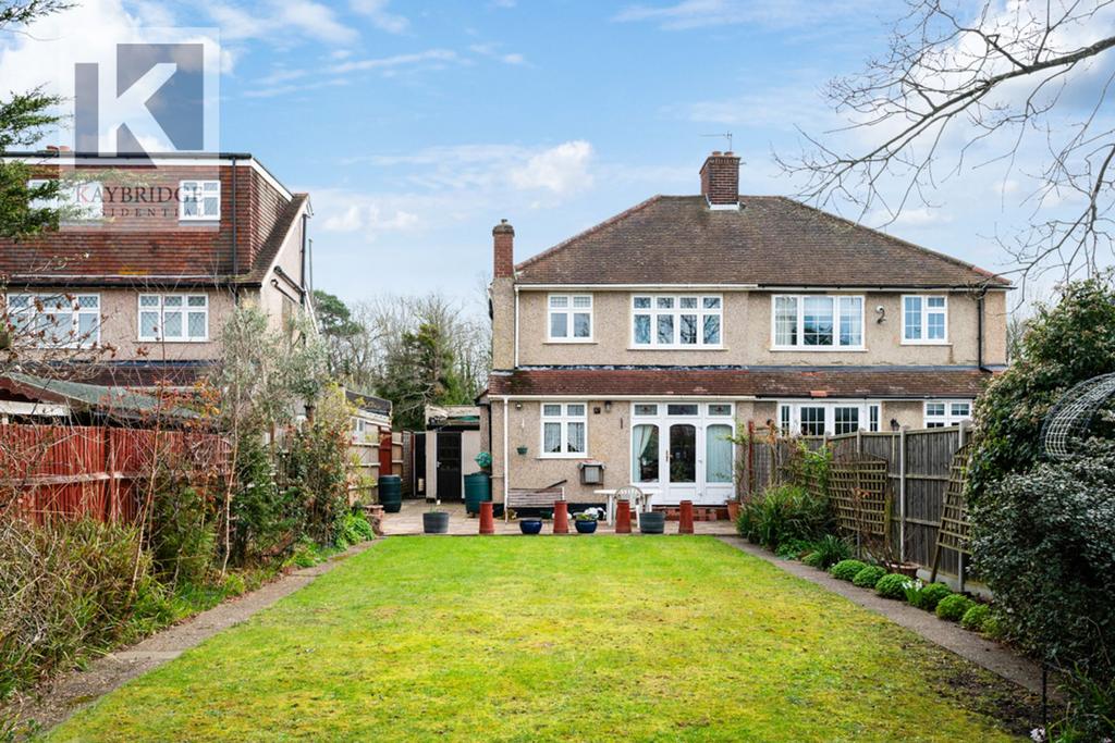 London Road KT17 2 DD
