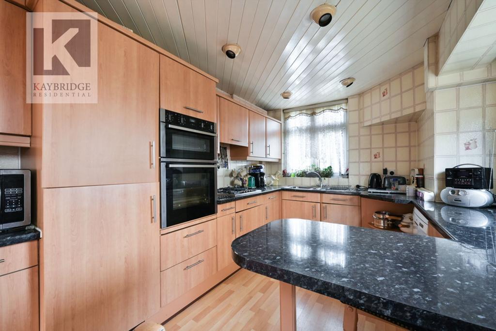London Road KT17 2 DD