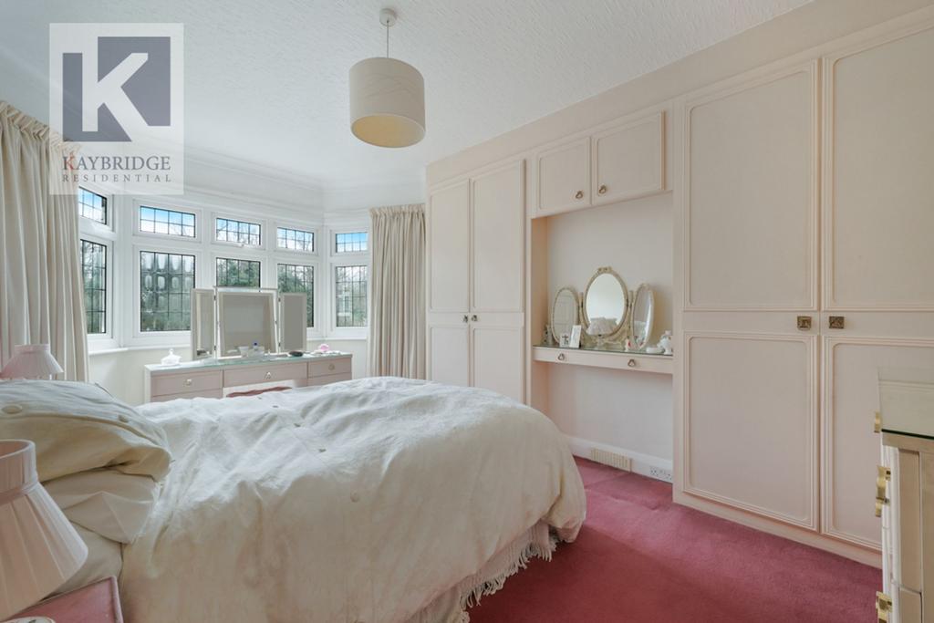 London Road KT17 2 DD