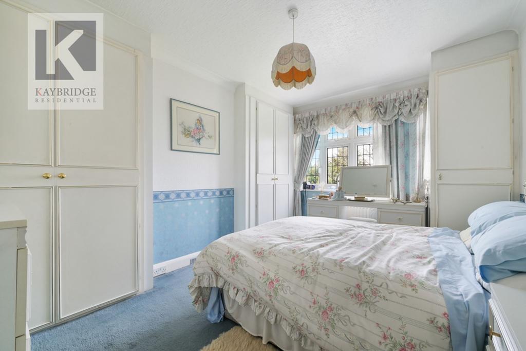 London Road KT17 2 DD