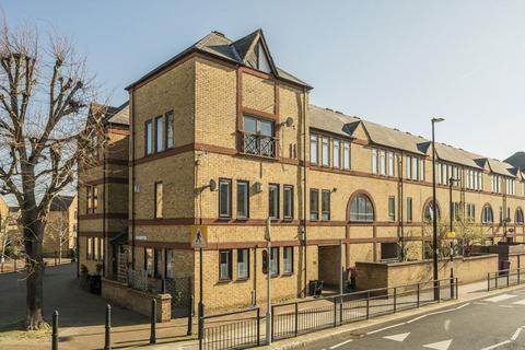 Studio to rent, Spirit Quay, London E1W