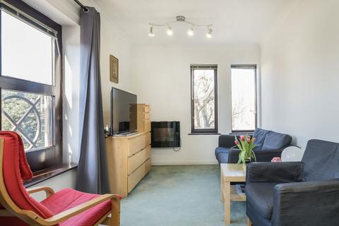 Studio to rent, Spirit Quay, London E1W