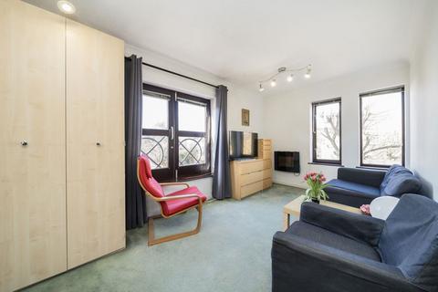 Studio to rent, Spirit Quay, London E1W