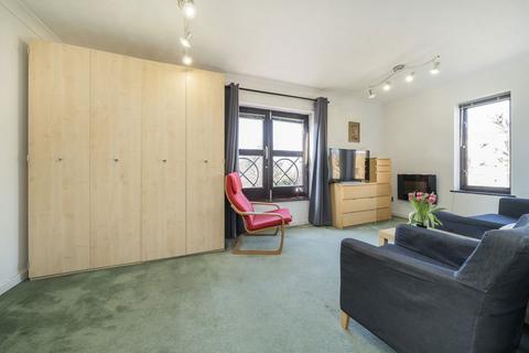 Studio to rent, Spirit Quay, London E1W