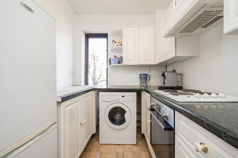 Studio to rent, Spirit Quay, London E1W