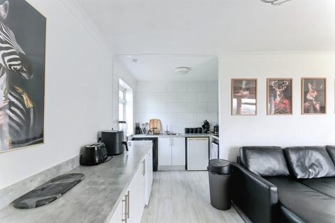 1 bedroom flat for sale, Rotunda Road, Eastbourne