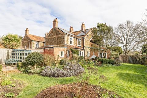 undefined, Charming Semi-Detached Cottage Overlooking Village Green in Grimston